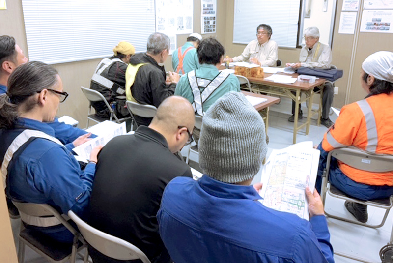 協⼒会社との作業打合せ